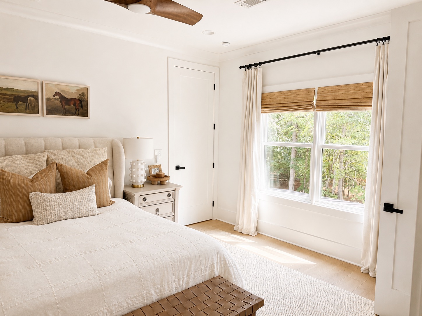 Upstairs ensuite with a hidden bonus nook